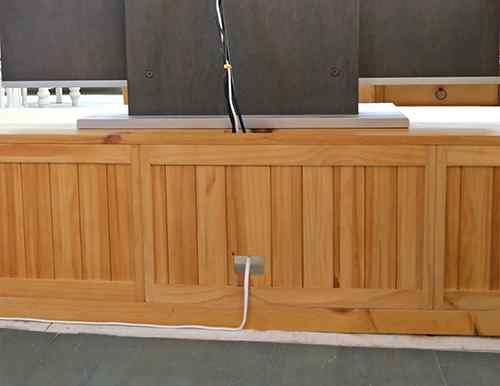 すっきり配線できるテレビボード