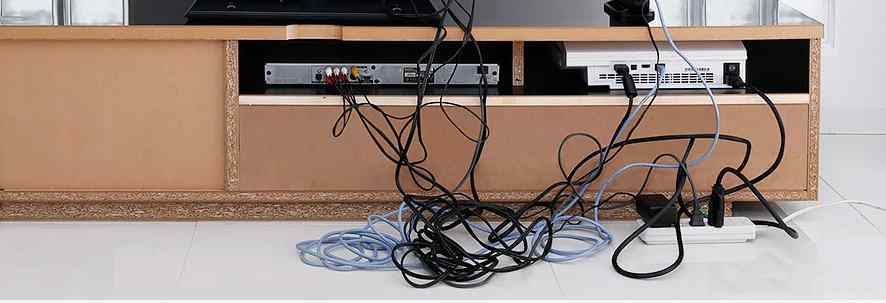 テレビ台の裏側が化粧板やボードの仕上げでキレイでないテレビ台