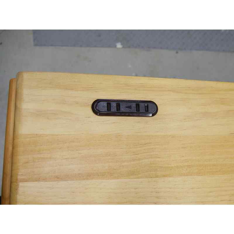 下台に加工したほこりの入りにくい2口コンセント