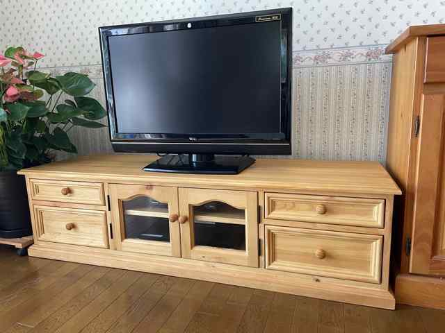 無垢材パインのお洒落なテレビ台