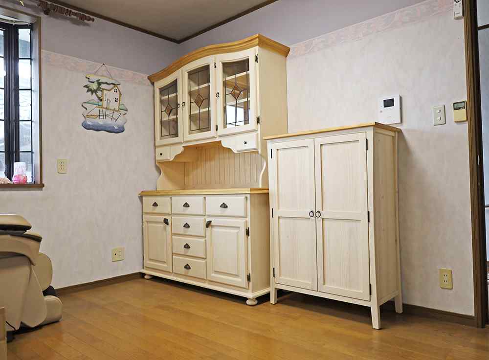 並べると圧巻のパインキャビネット