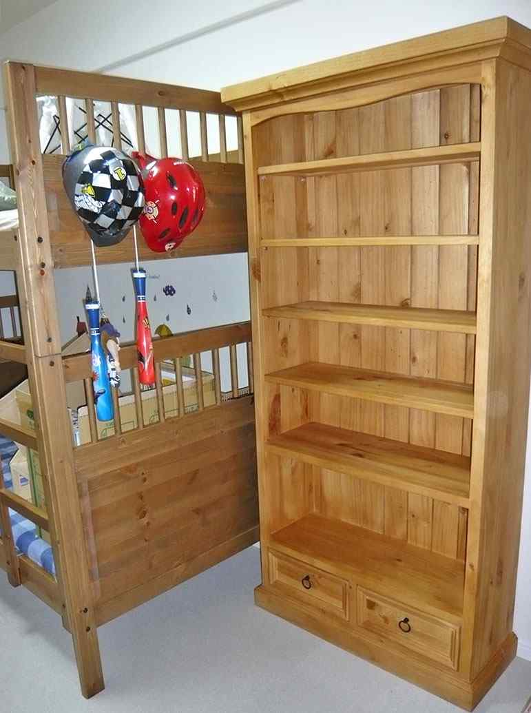 他のパイン家具と馴染む本棚