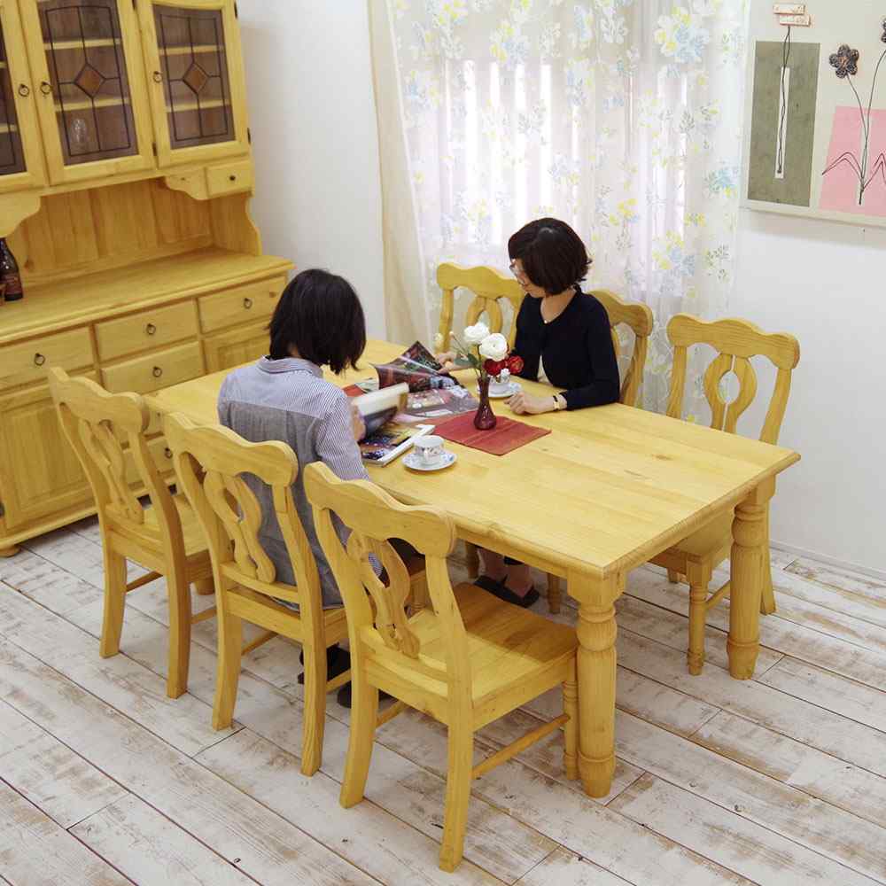 パイン無垢材ダイニングテーブル