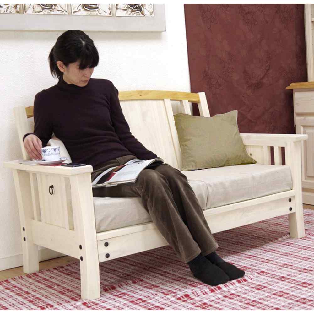 がっしりとした造りの無垢ソファ