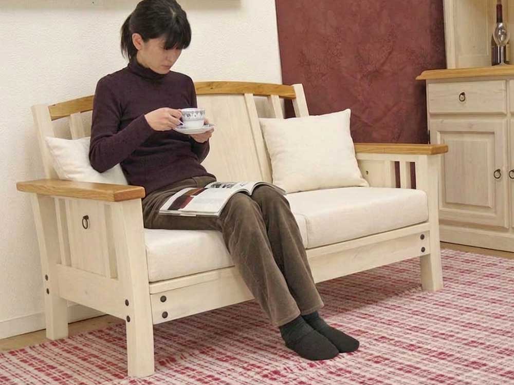自然の色合いに仕上げたミルキーソファ