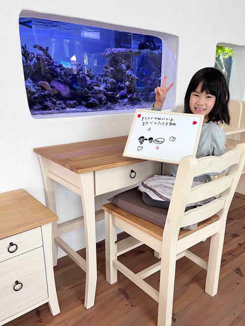 素敵な部屋にかわいいデスク
