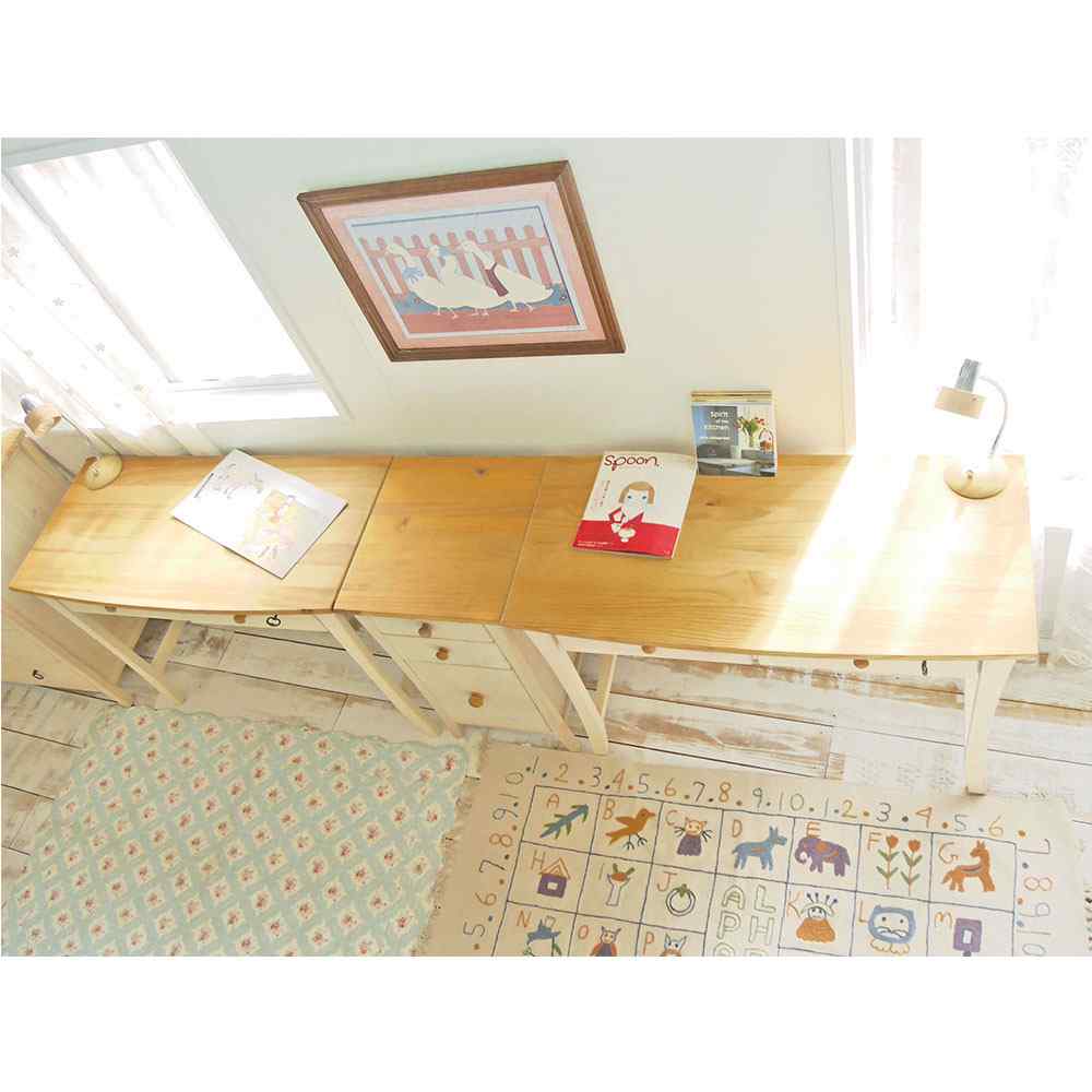 お部屋がぐっと可愛くなるツインデスク